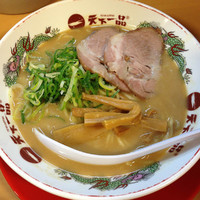 「ラーメン（こってり）700円　半ライス100円」@天下一品 太田店の写真