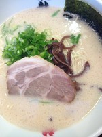 「とんこつラーメン【５００円】」@とんこつラーメン博多風龍 神田北口店の写真