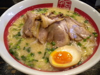 「肉醤豚ラーメン850円半玉付き」@千石自慢ラーメン 本店の写真