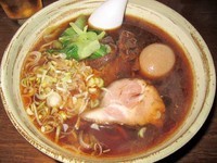 「黒濃ラーメン　650円＋煮玉子　100円」@しゅうまい屋の写真
