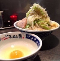 「塩らーめん（小）（￥650）＋生卵（￥50）」@らーめん大 蒲田店の写真