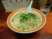 「こってり博多ラーメン＋味玉＋替え玉（無料）」@長浜家の写真