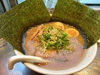 「魚介とんこつ¥800＋卵かけご飯¥200」@さんじの写真