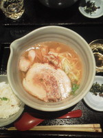 「白醤油ラーメン￥８００＋半鯛飯￥１５０」@麺処 銀笹の写真