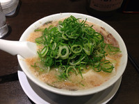 「こってりラーメン ワンタン ネギ増し 麺硬め」@来来亭 千葉花見川店の写真
