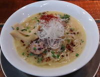 「濃厚鶏ソバ　白　750円」@濃厚鶏ソバ 怪人二十面相の写真