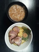 「つけめん(魚介豚骨)(普)(あつもり)＋チャーシュー(炙り」@らーめん三獣使の写真