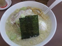 「塩ラーメン+味玉トッピング」@ハッスルラーメンホンマ 錦糸町店の写真