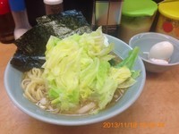 「ラーメン中＋キャベツで800円」@光家の写真