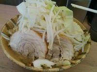 「ラーメン(ヤサイ、ニンニク) ￥700」@魔人豚の写真