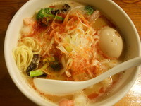 「レッドホットチリシュリンプス（大盛）＋半熟味付け玉子」@鶏の穴の写真