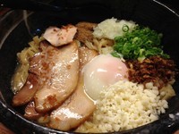 「濃厚白湯まぜそば （温泉玉子付）800円＋生ビール500円」@三代目麺処 「まるは」極 船橋店の写真