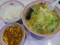 「湯麺 ￥730＋定食 ￥170＝￥900」@蒙古タンメン 中本 大宮店の写真
