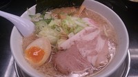 「ラーメン(700円)＋キャベツ(100円)」@らーめん かばとらの写真