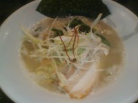 「濃厚鶏白湯らうめん」@吟屋食堂の写真