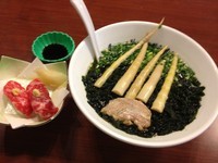 「太宰らうめん840円、霜降り馬刺しの握り寿司450円」@太宰らうめんと津軽のめしや「めぇ」の写真