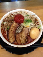 「しびれベトコンラーメン誤爆全部のせ」@ラーメン・つけ麺 爆王の写真