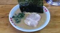 「ラーメン(味濃いめ・麺硬め)」@六角家 六角橋本店の写真