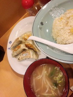 「チャーハン餃子セット650円」@東京ラーメン大番 駒込東口店の写真
