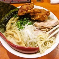 「【10月限定】あご出汁ラーメン+唐揚げ」@ラーメン ドラ猫の写真