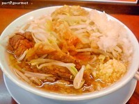 「ラーメン(豚入)「ニンニク+タマネギ」(830円)」@ラーメン 豚珍の写真