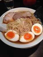 「ラーメン大盛 玉子」@東神田ら〜めんの写真