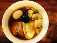 「特醤油らぁ麺」@麺や維新の写真