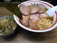 「焼豚麺　950円+ランチそぼろご飯　100円＝1050円」@青竹平打ち中華そば 麺壱吉兆の写真
