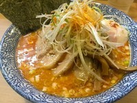 「ごまの辛いそば　830円＋特製トッピングB　270円」@中華そば 多賀野の写真