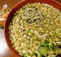 「たぬきそば＋おにぎり(320円+120円)」@そば処 釜石駅店の写真