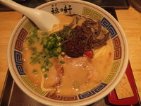 「赤辛辛ラーメン450円」@豚骨らーめん 福の軒 秋葉原店の写真