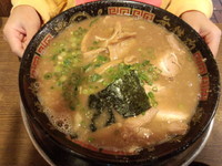 「とんこつラーメン」@無鉄砲 大阪店の写真