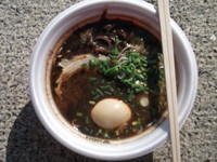 「呼び戻しブラック+半熟味玉」@東京ラーメンショー 2013の写真