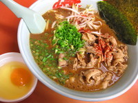 「【期間限定】肉肉すきトンラーメン（玉子付き）￥８８０」@ラーメン山岡家 佐野店の写真