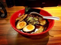 「富山ブラック 大盛り」@麺家いろは CiC店の写真