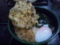 「舞茸シメジのかき揚げそば(４３０円)＋温玉(クーポン)」@ゆで太郎 習志野大久保店の写真