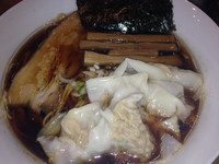 「白らーめんプラス溜まり醬油変更のり増し新商品のワンタン追加」@らーめん みき屋の写真