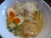 「塩ねぎ＋味玉（サービス）＝￥800」@らあ麺 みかみの写真