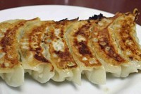 「餃子6個400円」@ラーメン ひかりの写真