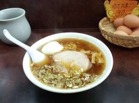 「ラーメン＋ゆでたまご」@ラーメンの店の写真