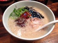 「赤丸新味 メンカタ」@博多一風堂 恵比寿店の写真