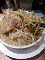 「野郎ラーメン（極太平打麺・背脂）300円（開店記念価格）」@野郎ラーメン 新橋駅前店の写真