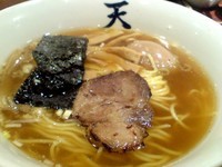 「天ラーメン(880円)＋煮玉子(100円)」@東京ラーメン 天の写真