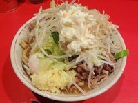 「小ラーメン（600円）＋温泉玉子　ニンニクカラメポテトサラダ」@ラーメン二郎 府中店の写真