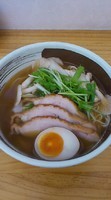 「鶏肉ときのこの醤油ラーメン　８５０円」@濃厚ラーメン じゅんの写真