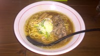 「正油ラーメン（７００円）牛すじカレー（１００円）」@シマシマトムの写真