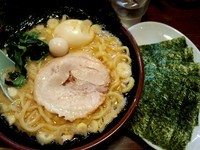 「塩ラーメン650円カタメ濃いめ海苔マシ＋チョイ悪味玉50円」@濃厚豚骨ラーメン 濱虎家の写真