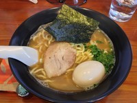 「醤油らーめん＋味付玉子（￥500＋￥100）」@らぁーめん 吉本家の写真