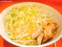 「油そば醤油(きざみ豚温玉)+チーズ 「ニンニク」(900円)」@ちばからの写真