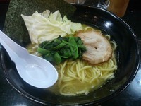 「豚骨塩 特盛（大＋１／２玉）」@らあめん 万咲の写真